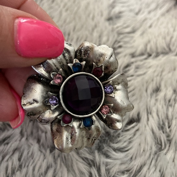 Beautiful silver tone flower 🌸 ring stretch band size 6.5 + - Picture 9 of 13